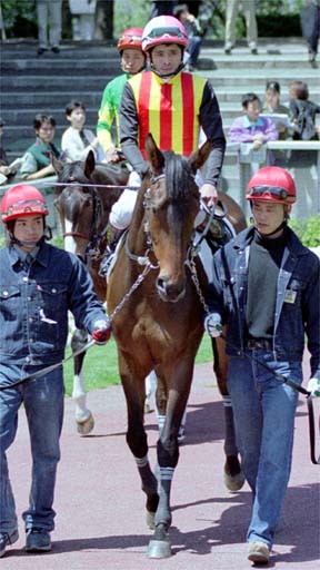 2001/04/22 東京06R