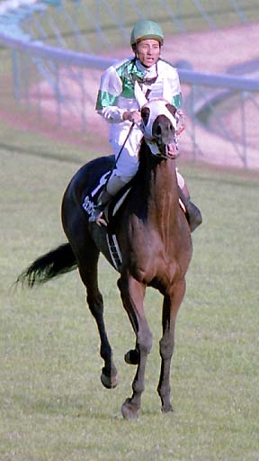 2001/12/08 中山09R